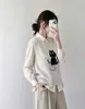 Novo Colete de Tricô Bordado Gato Estilo Coreano Outono/Inverno 2026 para Mulheres, Colete Suéter sem Mangas Gola Redonda, Camisa para Usar por Cima