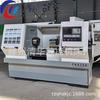 Torno CNC horizontal CK6150 con bancada integrada y sistema de corte pesado opcional.
