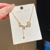 Nuevo Collar de Acero de Titanio con Perlas de Mariposa Estilo Coreano para Mujer, Lujo Ligero, Gama Alta, Cadena Clavicular Versátil, Accesorios de Diseño de Nicho
