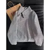 Sudadera de cuello en V a rayas cruzadas estilo retro americano para hombre, venta al por mayor del fabricante, camiseta de manga larga para otoño e invierno, camiseta básica, top de moda