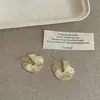Aretes Geométricos de Metal Plisado en Forma de Abanico para Mujer, Estilo Cool, Únicos, Exquisitos, Modernos y Versátiles