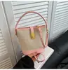 Bolso Pequeño Retro Casual con Bloques de Color para Mujer Moda Primavera/Verano 2026 Bolso Cubo de Nicho Bolso de Hombro Versátil Bolso Cruzado