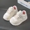 Tenis para niños pequeños, zapatos de caminar para bebés de suela blanda, nuevo estilo primavera 2025, zapatillas tipo 'dad shoes' para niñas, zapatillas deportivas casuales para niños