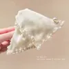Presilha de Cabelo Estilo Luxo Leve com Concha de Pérola para Mulheres, Sensação de Alto Padrão, Novo Modelo 2025, Cobertura Total para a Parte de Trás da Cabeça, Presilha de Tubarão para Cabelos Grossos
