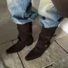 Botas de gamuza de vaca de dos capas hasta la mitad de la pantorrilla para mujer, botas de montar, nuevas para otoño e invierno, puntera cuadrada, tacón alto grueso, de meter, hebilla de cinturón, botas casuales para mujer