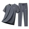 Traje Deportivo Casual Nuevo de Verano 2026 para Hombre, Conjunto de Dos Piezas Transpirable y Fresco de Seda de Hielo con Top de Manga Corta/Pantalones Largos