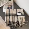 Conjunto de Bufanda Cuadros Grandes Estilo Coreano Invierno Cálido Portátil Regalo de Bienestar Navideño para Empleados de Empresa Compra Grupal al Por Mayor