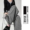 Calça pantalona xadrez preta e cinza feminina, nova coleção primavera/outono 2026, cintura alta, corte solto, com caimento fluido, efeito emagrecedor e um estilo relaxado e casual