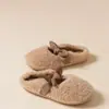 Chinelos de Algodão com Laço Femininos 2026 Inverno Novo Internos Com Pelúcia Quente Sola Macia Macio Sapatos de Algodão para Casa Para Mulheres