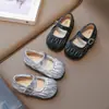 Zapatos Pequeños de Cuero para Niñas 2024 Primavera y Otoño Nuevos Zapatos de Princesa para Niños, Mocasines de Moda para Niñas Pequeñas, Suelas Suaves para Niños Pequeños y Medianos