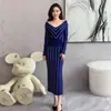 Vestido de Punto Rayado de Manga Larga, Suéter de Otoño e Invierno, Falda Base para Vestir, Falda Ajustada al Cuerpo, Ceñidor de Cintura, Adelgazante, Elegante Falda de Longitud Media