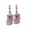 Aretes Cuadrados de Zirconia Rosa con Diseño de Flor, Estilo Socialité, Aretes de Lujo para Banquetes, Artesanía Robusta, Diseño de Moda de Nicho, Sensación de Alta Gama
