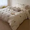 Conjunto de quatro peças em algodão e linho tingido estilo francês com capa de edredom bordada, lençol de cima e lençol com elástico para cama de 1,5m 1,8m Roupa de cama fresca e elegante