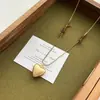 Nova Colar Pingente Coração Tridimensional Retrô Estilo Chinês para Mulheres, Simples, de Nicho, Único, Versátil Corrente Longa para Suéter