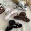Clip de Pelo de Felpa con Lazo de Lujo para Mujer 2025 Nuevo Pasador de Gama Alta para Recogidos en la Parte Trasera de la Cabeza Pinza de Tiburón Accesorio para el Cabello