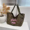 Bolsa tote única com estampa de leopardo para mulheres, nova tendência de outono 2026, leve, para escola e trabalho, bolsa de ombro de grande capacidade