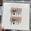 Arte de Uñas con Cadena de Mariposa 3D Blanca Estilo Francés con Estampado de Leopardo Pintado a Mano con un Estilo de Chica Picante