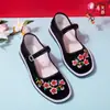 Zapatos de algodón hechos a mano estilo primavera y otoño con suela multicapa, bordados, estilo étnico retro colorido, cierre de hebilla para mujer, suela engrosada