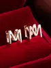 Pendientes de botón casuales de moda populares, creativos, con diseño de letra, simples, versátiles para el día a día, de alta calidad, lujo ligero
