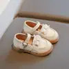 Zapatos Pequeños de Cuero para Niñas 2025 Primavera y Otoño Nuevo Estilo Coreano Zapatos de Princesa con Lazo y Encaje Superficie Suave Suela Suave Zapatos de Frijol para Bebé
