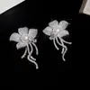 ¡Papelería Iris! Pendientes de Flor de Circonita y Perla, Pendientes de Lujo Ligero de Alta Gama, Accesorios de Oreja Versátiles Sencillos y de Moda al por Mayor