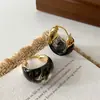 Brincos em U Cor de Café Maillard Estilo Retrô de Hong Kong Joia de Orelha Simples Francesa Estilo Igual de Celebridade da Internet Outono e Inverno Luxo Acessível Moda