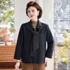 Novo cardigã de tricô estilo chinês para mulheres de meia-idade e idosas, com gola lapela, corte solto mas que valoriza a silhueta, e disponível em tamanhos grandes para uso casual e versátil.
