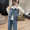 Colete jeans estiloso de Hong Kong estilo old money com painéis de couro, colete sem mangas H-shape elegante e que afina para camadas de início de outono