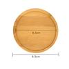 Una bandeja cuadrada de madera con una base para recoger macetas llenas de agua, bambú nórdico y plantas suculentas redondas/cuadradas.