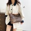 Europa y Estados Unidos bolso de gran capacidad de un solo hombro con estampado de leopardo para mujer 2025 nuevo primavera estudiantes universitarios clase commuter bolso tote transfronterizo