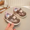 Sapatos casuais infantis, antiderrapantes, novo modelo outono 2026, tênis esportivos para meninas, com luzes, tênis versáteis para bebês e meninos