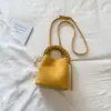 Bolsa Pequena Marrom Maillard Vintage 2026 Nova Bolsa Transversal Feminina Casual Versátil Bolsa de Mão Exquisita Estilo Balde