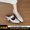 Mule de Bico Quadrado Chinelos Fechados para Mulheres, Roupa Externa, Meia-Chinelos que Aumentam a Altura, Estilo Verão/Outono 2026, Estilo Francês Relaxado, Fivela de Tira Única, Sandálias