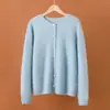 Novo Cardigan de Malha Gola Redonda em Lã Cashmere Fio Grão Dourado Outono/Inverno 2026 com Botões de Pérola, Suéter de Lã Escovada Manga Longa