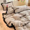Ins Outono/Inverno Leite Fleece Renda Conjunto de Quatro Peças Capa de Edredom de Flanela Lençol de Cama Conjunto de Cama Quente de Fleece de Coral