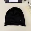Gorro de punto informal estilo coreano para mujer de principios de otoño, versátil, adelgazante, cálido, protector de orejas, con borde enrollado para clima frío