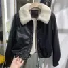 Chaqueta de Cuero con Forro de Lana Estilo Europeo para Mujer Otoño/Invierno 2026, Abrigo Engrosado de Cuero PU, Estilo Corto con Cuello Grande de Piel para Mujeres Pequeñas
