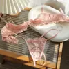 Conjunto de lencería de encaje estilo francés de media copa para mujer, con aros para soporte, efecto push-up, cobertura lateral del busto, tirantes finos ajustables y diseño calado.