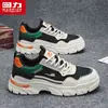 Calçados de Trabalho Warrior Sapatos Casuais Masculinos 2026 Novo Outono Esportivos Sola Grossa Aumentador de Altura Botas de Trabalho Pai Sapatos Masculinos