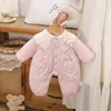 Mameluco rosa de forro polar con estampado de corazones color durazno suave de invierno, adecuado para usar al aire libre, ropa de bebé, mameluco de invierno para bebé, mameluco para bebé