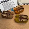 Zapatos de ballet con tira cruzada para mujer, nuevo modelo otoño 2026, de gamuza con punta cuadrada, aumento interno de altura, cómodos zapatos Mary Jane para mujer