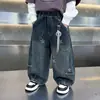 Calça Jeans Infantil Masculina Estrela de Cinco Pontas para Primavera e Outono, Calça Casual Solta Estilosa Estilo Coreano para Meninos Jovens, Calça Legal e Moderna