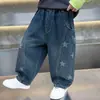 Jeans para Niños Primavera y Otoño Pantalones Largos Estilo Nuevo Ropa de Primavera para Niños Pantalones de Estrella de Cinco Puntas Pantalones Largos Sueltos para Niños Estilo Urbano Fresco de Moda