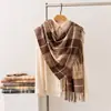 Bufanda gruesa de cuadros para otoño e invierno para niñas, calentador de cuello de invierno para parejas y estudiantes, elegante y cálido para ir al trabajo, chal con flecos estilo coreano