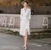Vestido Blanco AD de Doble Botonadura para Mujer 2023 Primavera y Verano Manga Siete Diseño Irregular Sentido de Diseño Vestido de Negocios de Longitud Media