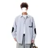 Camisa de retalhos listrada em duas cores de manga longa para homens, nova camisa de retalhos com gola de lapela para outono, jaqueta casual solta para adolescentes