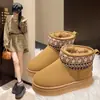 Botas de Nieve de Suela Gruesa para Mujer 2025 Nuevas Botas de Nieve Cortas Estilo Étnico de Invierno Zapatos Exteriores de Algodón Forrados de Lana y Engrosados para Mujer