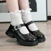 Zapatos Pequeños de Cuero Huecos para Niñas 2026 Primavera Verano Nuevos Moda Infantil Versátiles Casuales Decoración Floral Zapatos de Una Sola Pieza