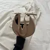 Bolso de media luna texturizado de nicho estilo francés transfronterizo, nuevo modelo de verano 2026, bolso de axila de alta gama, bolso de hombro y axila de lujo ligero