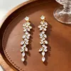 Brincos de Clipe para Orelha sem Furo com Borla de Folha de Zircônia Microincrustada de Alta Qualidade, Brincos Brilhantes da Moda de Luxo Leve para Festa de Casamento